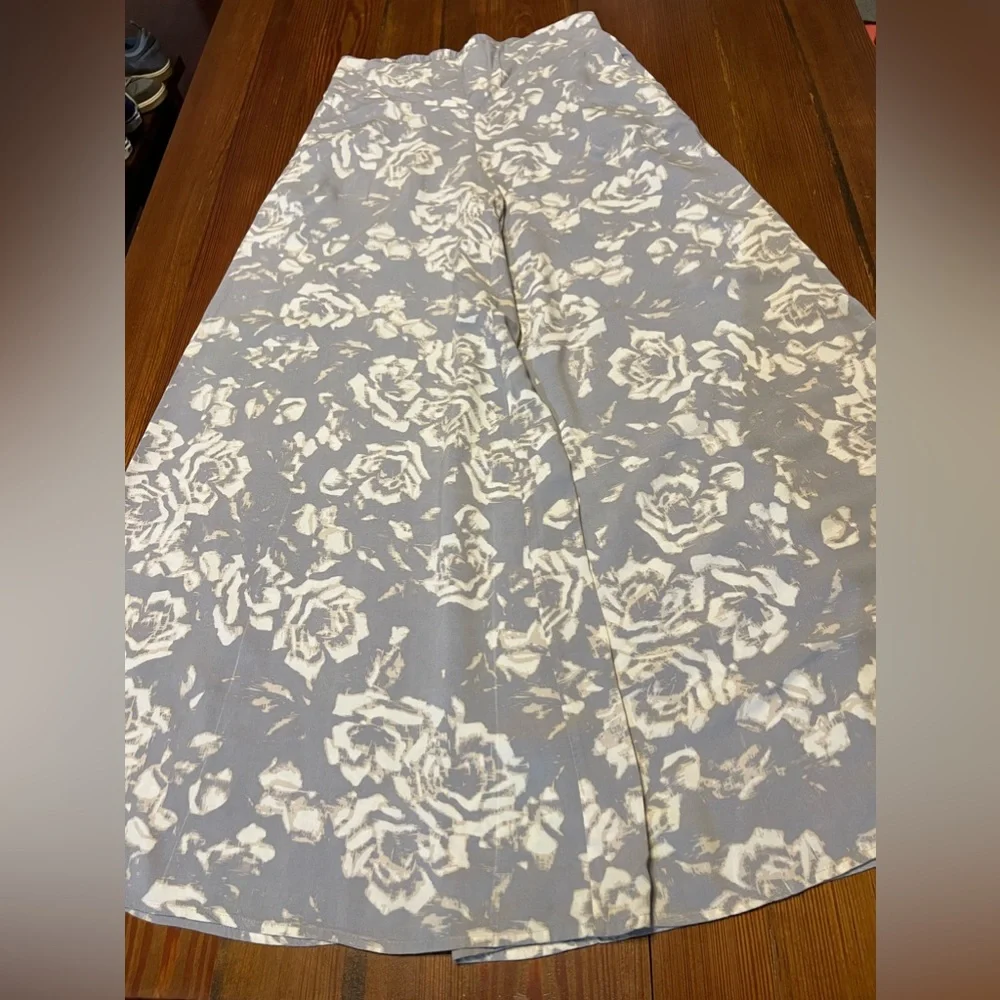 Jack by BB Dakota Grey Floral Wide Leg Small Pants‎